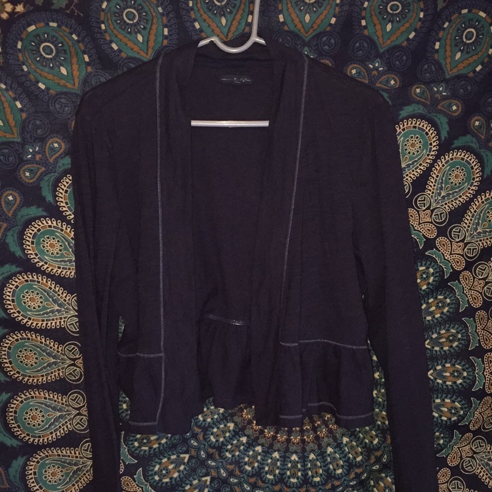 AEO ruffled seem cardigan